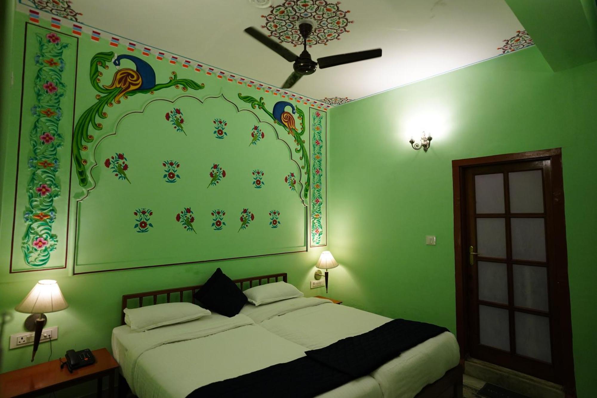 Haveli Kalwara - A Heritage Hotel Джайпур Стая снимка