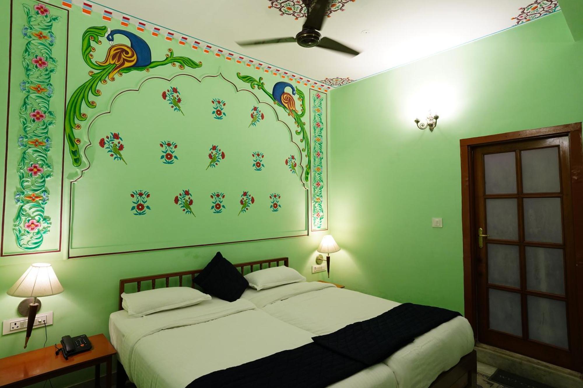 Haveli Kalwara - A Heritage Hotel Джайпур Екстериор снимка