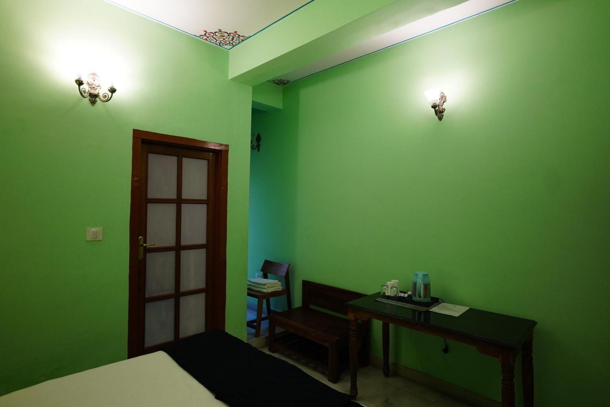 Haveli Kalwara - A Heritage Hotel Джайпур Стая снимка