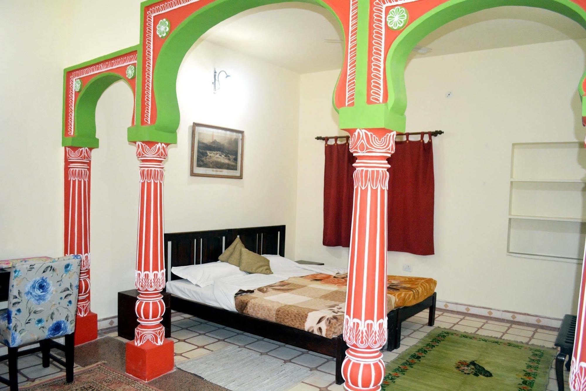 Haveli Kalwara - A Heritage Hotel Джайпур Екстериор снимка